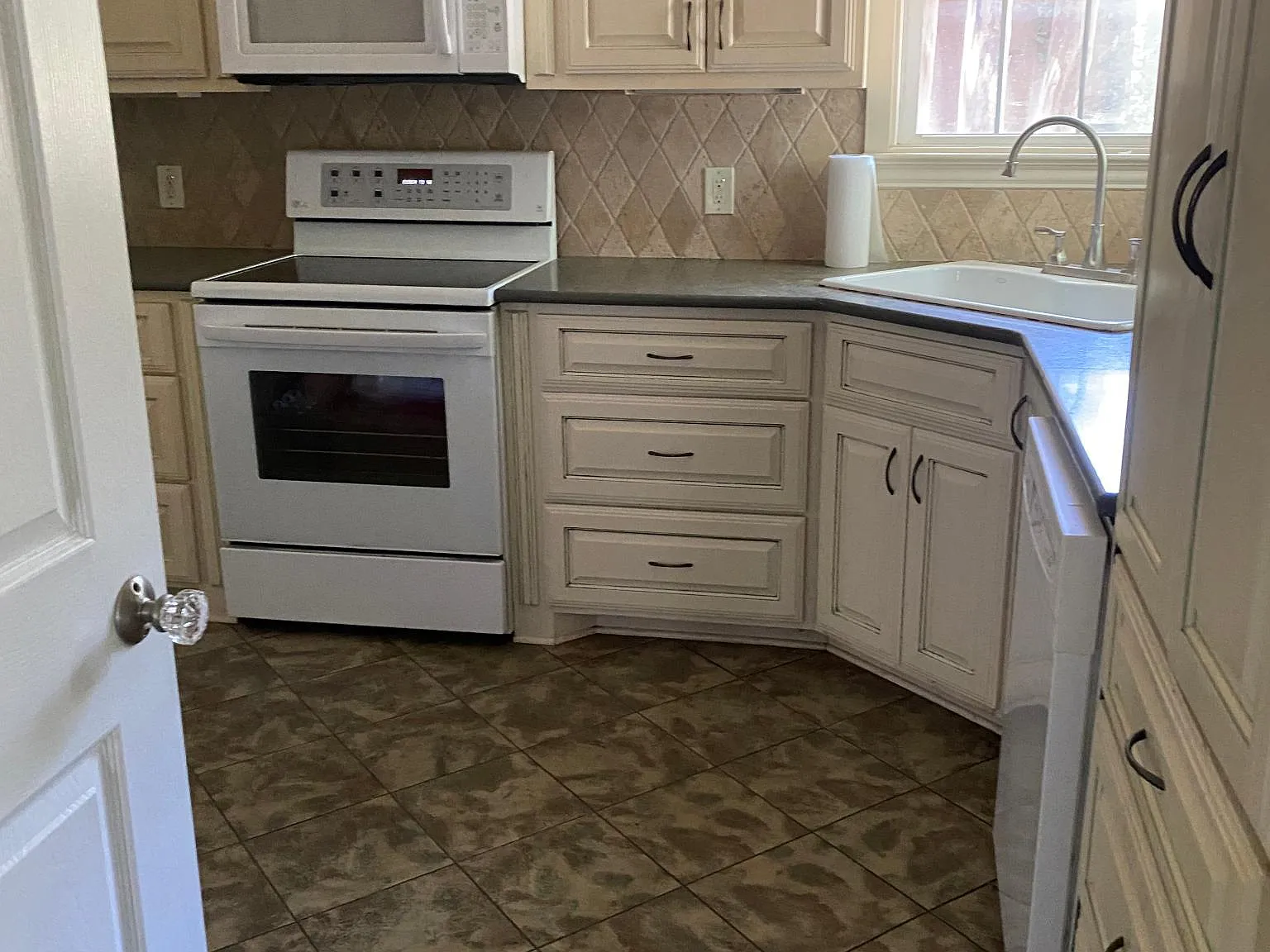 5820 Ravendale Ln — Photo 1