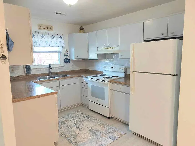 500 Barberton Dr — Photo 10