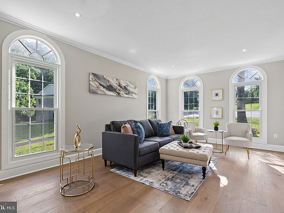 4th image of 10899 Woodland Falls Dr
