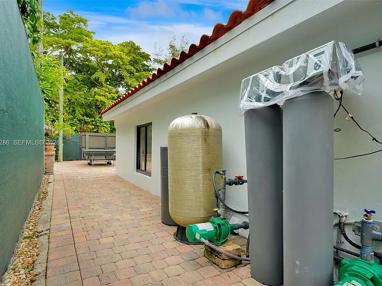 6820 SW 86th Ave — Photo 34