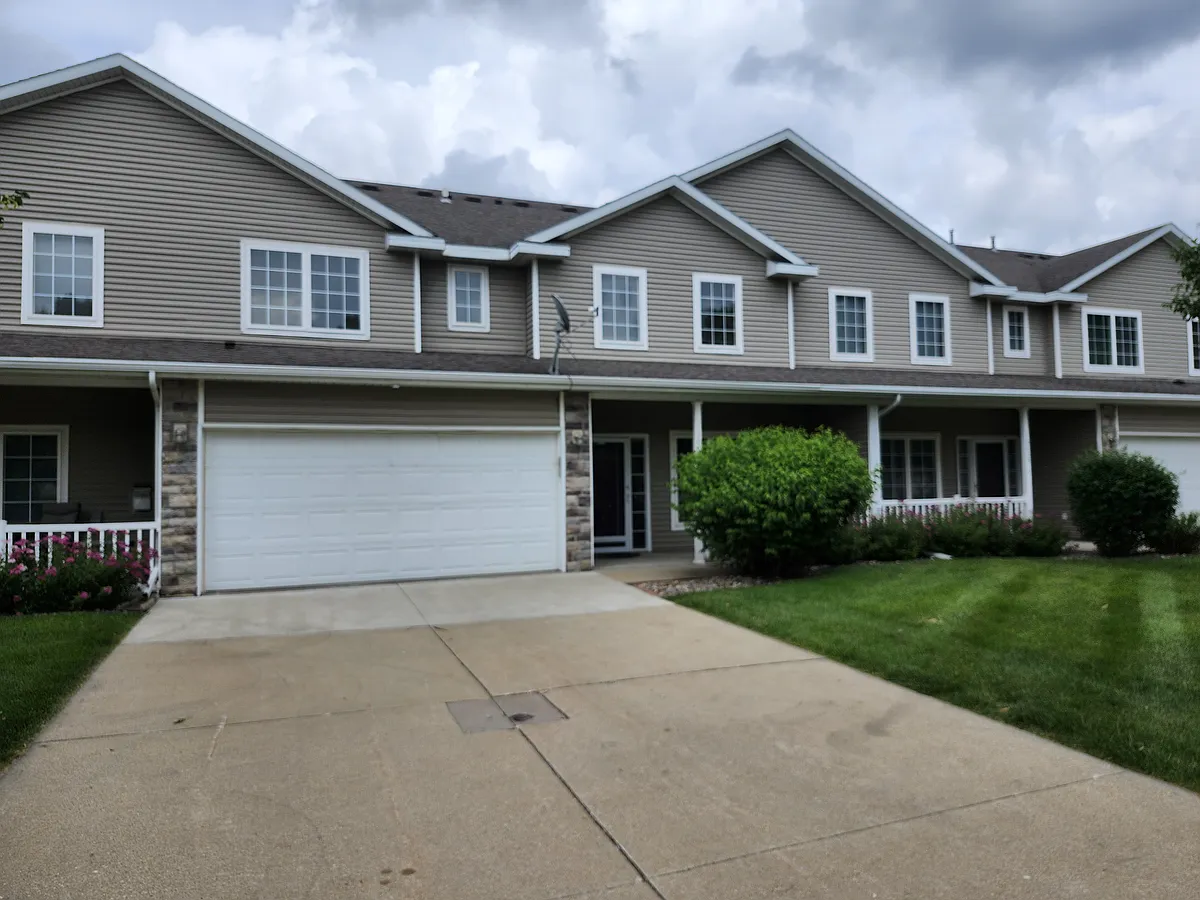 Primary Photo - 10603 Hickory Dr #8