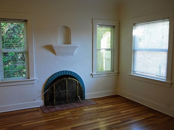 4th image of 615 E Helen St #1