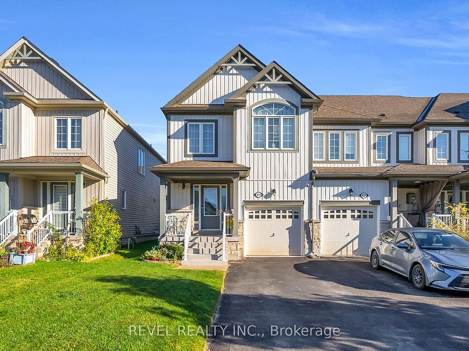 1st image of 824 Cook Cres