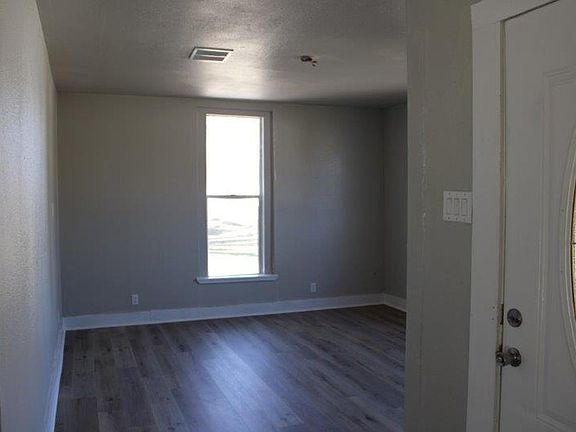 2nd image of 1103 W Avenue K