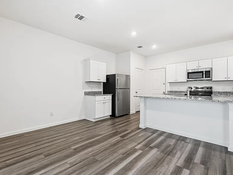 2106 Meadow Park Dr — Photo 13