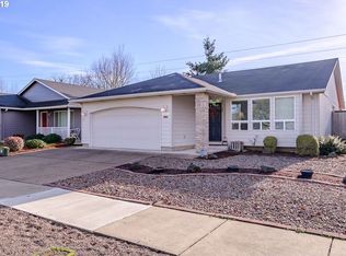 2068 Del Rio Ave SE, Albany, OR 97322