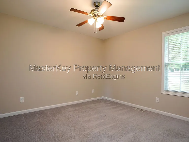 1008 Knighthood Ln — Photo 23