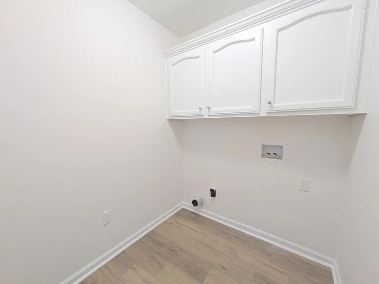 1935 Saint Croix Ave — Photo 11