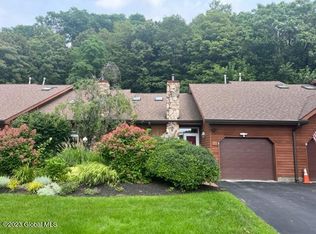 21 Lillian Ln, Troy, NY 12180