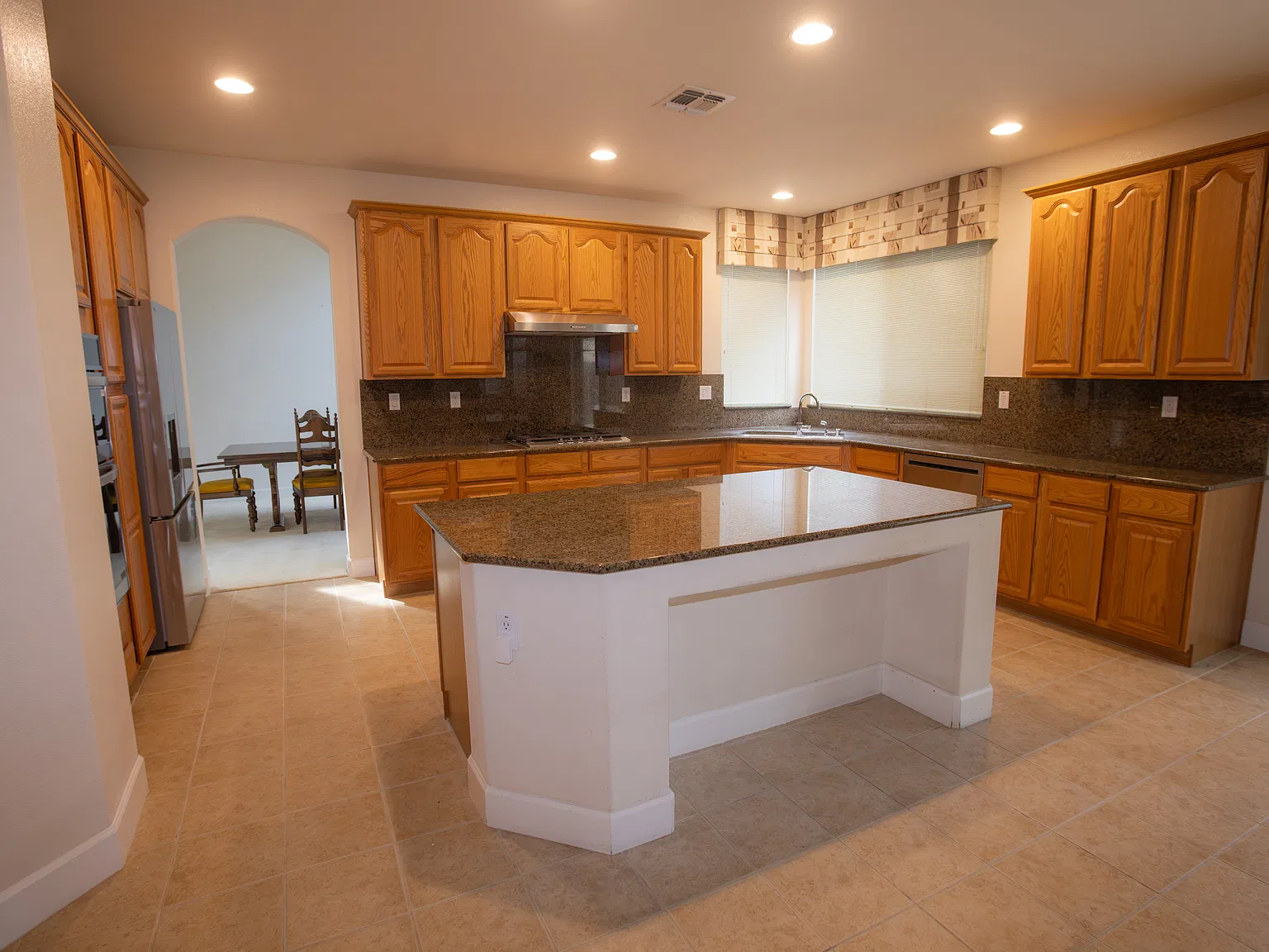5 bed, 3070 sqft, $3,800 — Photo 3