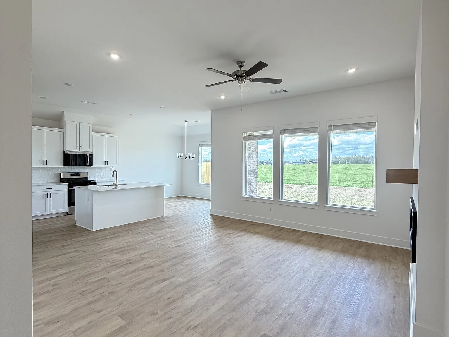 563 West Canada Drive - 1 — Photo 2