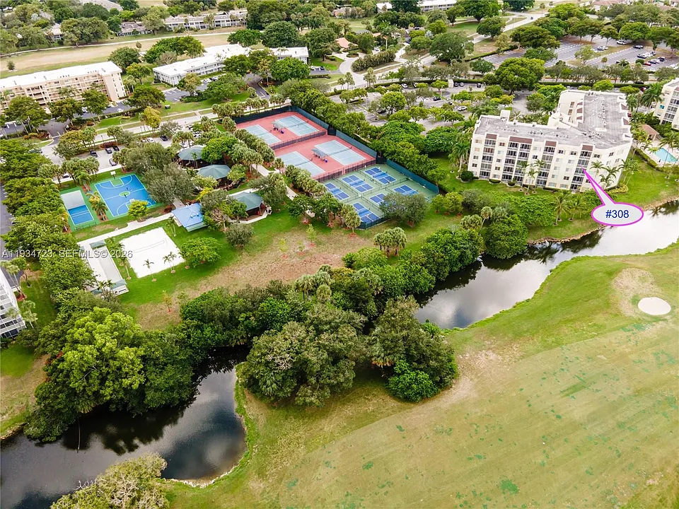3500 Oaks Clubhouse Dr #308
