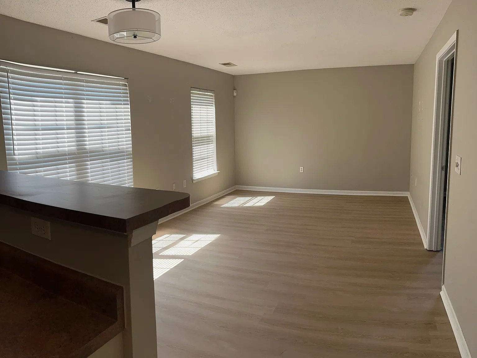 1920 Crest Hollow Dr — Photo 2