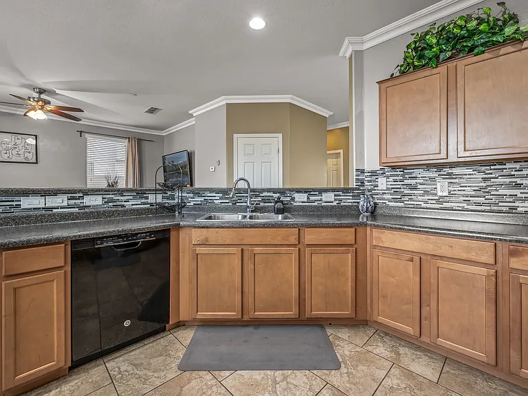 12025 W Polk St — Photo 19