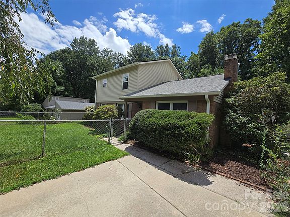 2nd image of 115 Wicklow Dr