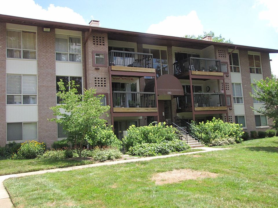 1st image of 210 Park Terrace Ct SE #W978-61