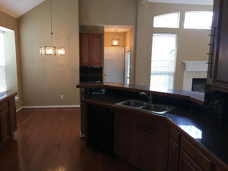 3608 Flintstone Dr — Photo 7