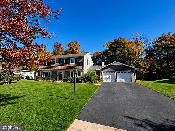 2nd image of 12805 Cedarbrook Ln