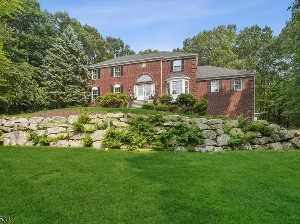 18 Indian Run Rd, Washington Twp., NJ 07853