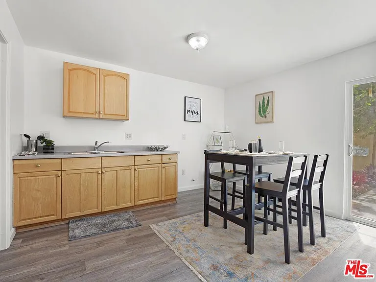 482 S Sherbourne Dr — Photo 24