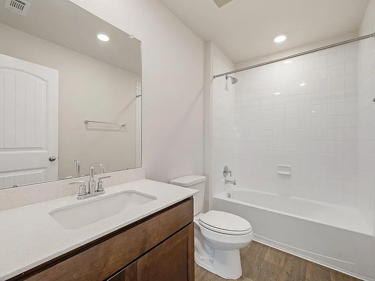 409 Emerald Cv — Photo 25