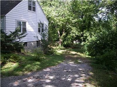 2nd image of 205 W Newberry St