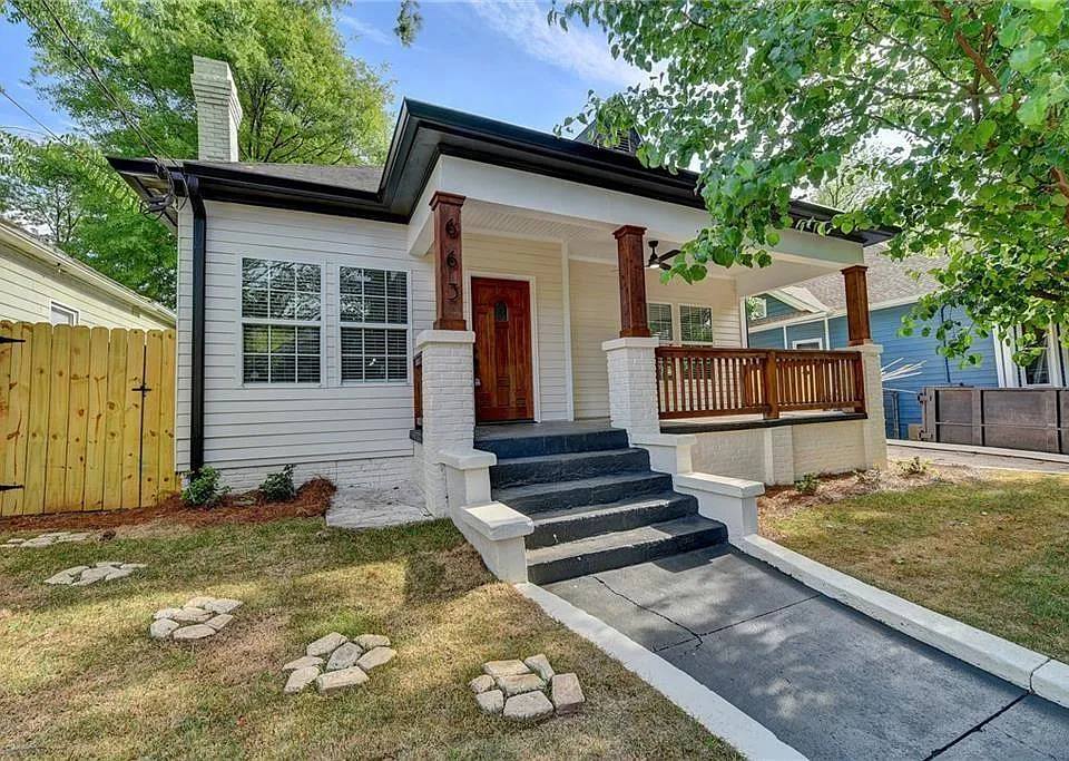 663 Bryan St SE