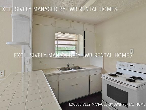 4th image of 1011 Westbrook Cir E