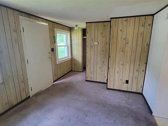5th image of 9438 North Ave