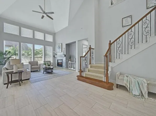 6718 Sotoria Ln, Sugar Land, TX 77479