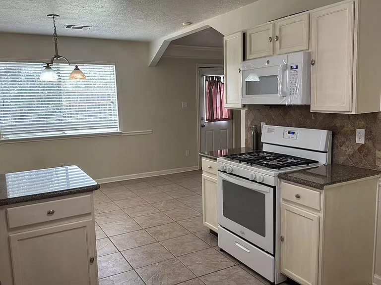 3910 Bridgebay Ln — Photo 6