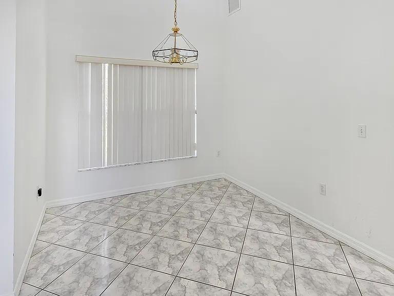 408 Eagle Dr — Photo 3