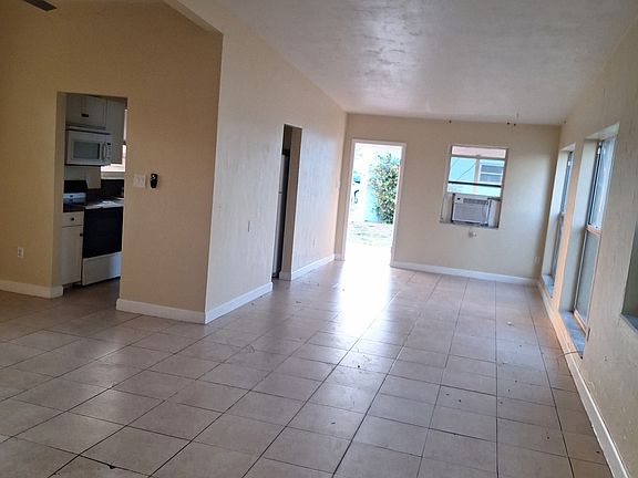 4th image of 22142 Marshall Ave