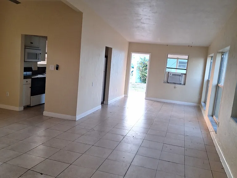 22142 Marshall Ave — Photo 4