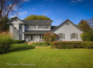 7N680 Cloverfield Cir, St Charles, IL 60175