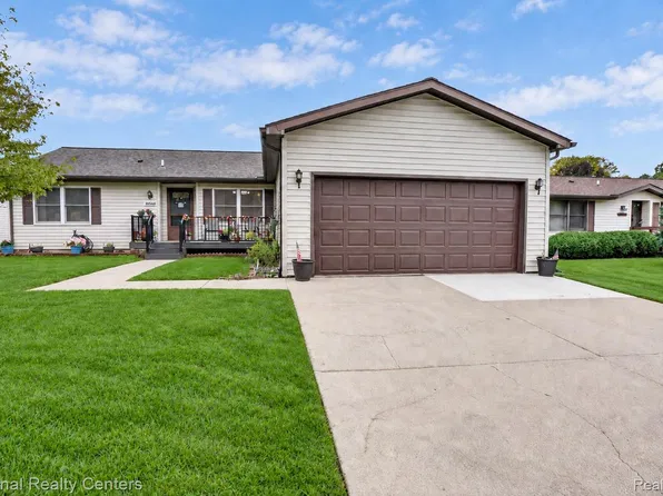 38549 Chestnut Ln #56, Westland, MI 48185