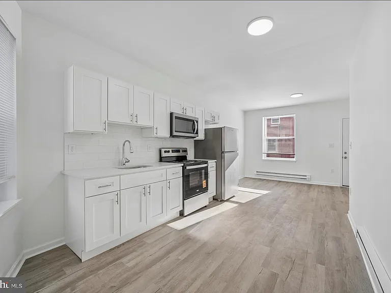 2964 N Taylor St — Photo 2