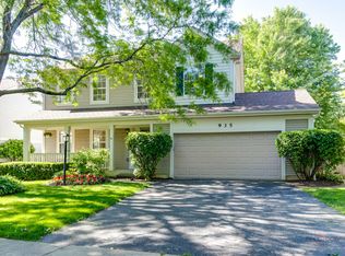 935 Concord Cir, Mundelein, IL 60060