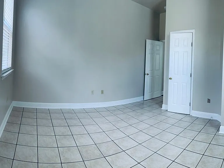 325 Elmira Ave #325 — Photo 13