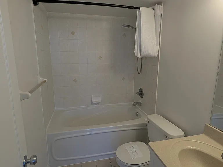 8 Rean Dr #1105 — Photo 11