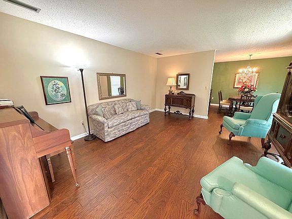 5th image of 3208 Tennyson Dr