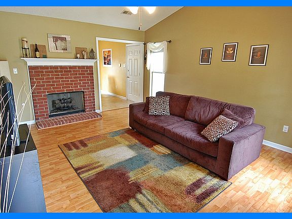 4th image of 10801 Oak Leaf Dr