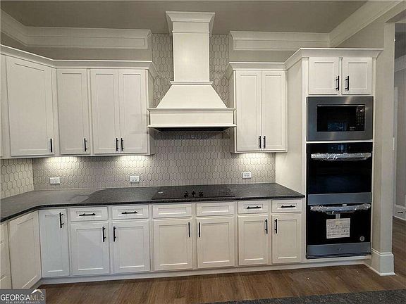 2nd image of 3838 Cheyenne Ln