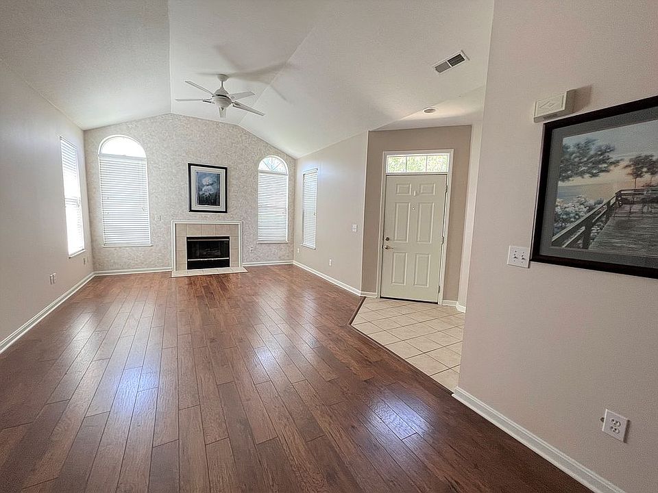 1st image of 536 Crossings Cir