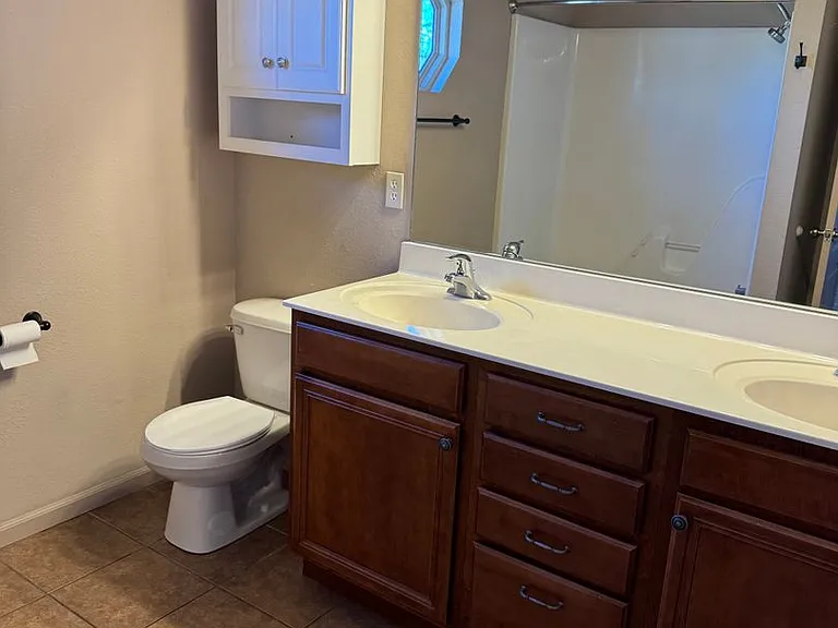 403 Camel Ct — Photo 9