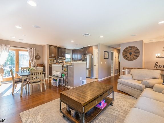 4th image of 45 Carlos Dr