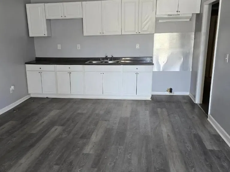 684 Mitchell St — Photo 9
