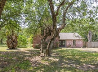 20702 Live Oak Dr, Damon, TX 77430