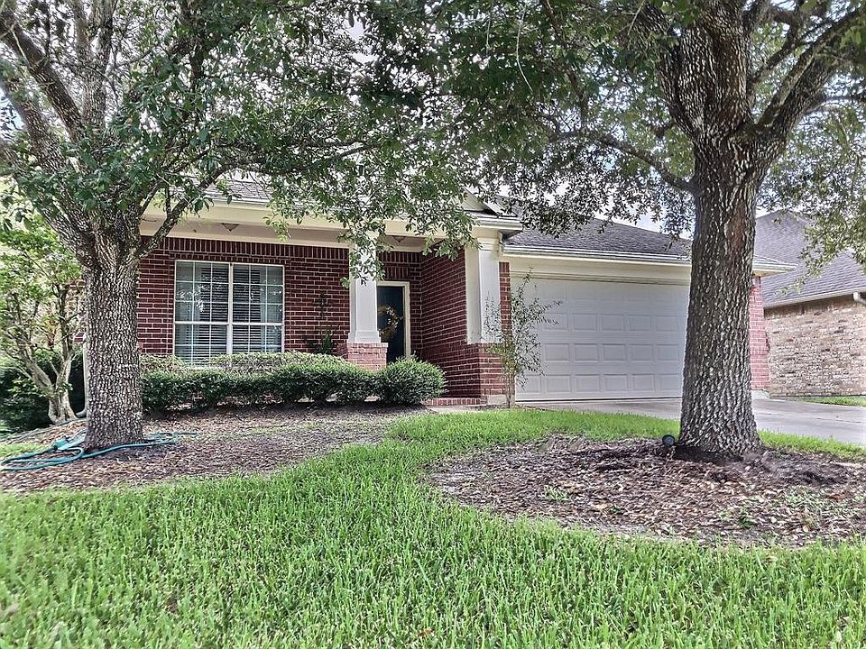1st image of 393 Livingstone Ln