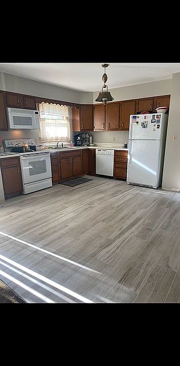 1st image of 16 W Garden Ave